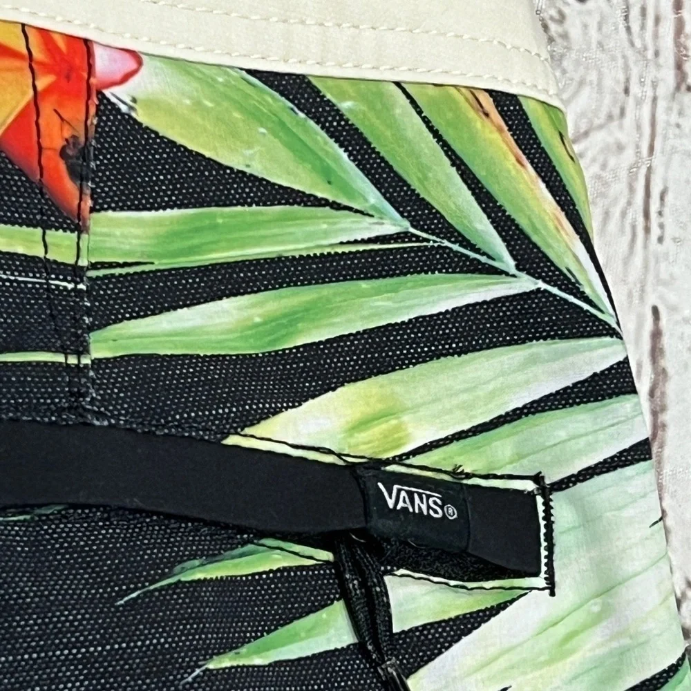 Vans Beach Summer Board Shorts Floral Bathing Suit Swim Trunks Men's Size 30